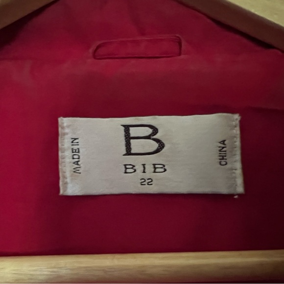 Red coat/jacket.Silver coloured adornments. Water repellent. Lined. Nautical - Picture 9 of 12